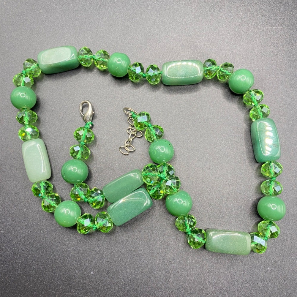 Green Glass Beads Hand Knotted Silk Necklace - Picture 6 of 8